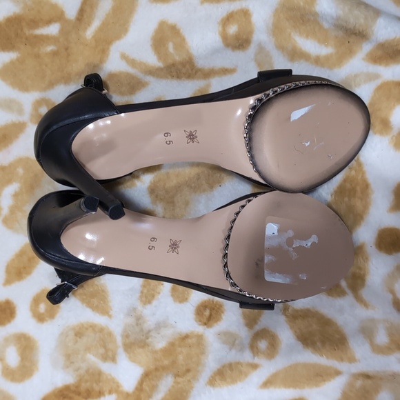 BCBGeneration Black Heels with Elegant Strappy Design - Picture 6 of 9